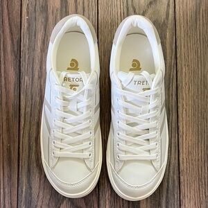 Tretorn Women’s Classic White Lace Up Sneakers Size 7 NEW